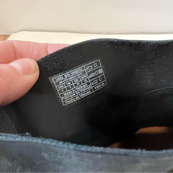 Ugg Bandara Leather Boots Bootie - Picture 9 of 9